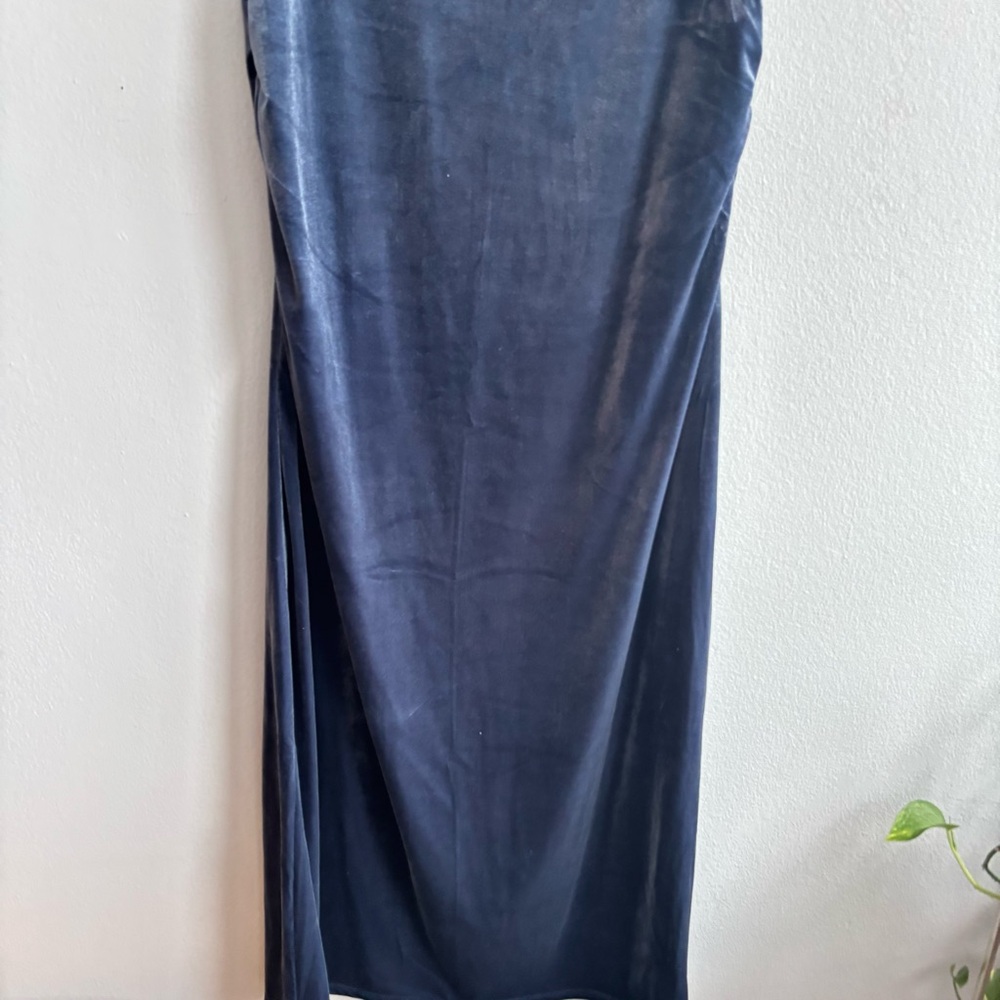 💎Ruched Velvet Mockneck Midi Dress - Picture 3 of 13